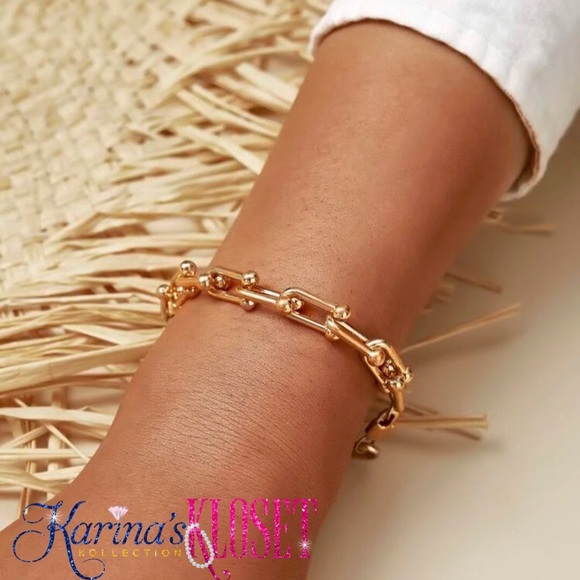 Gold Knotted U Bracelet, Designer Style Bracelet, Links Bracelet🎀 - Picture 2 of 3